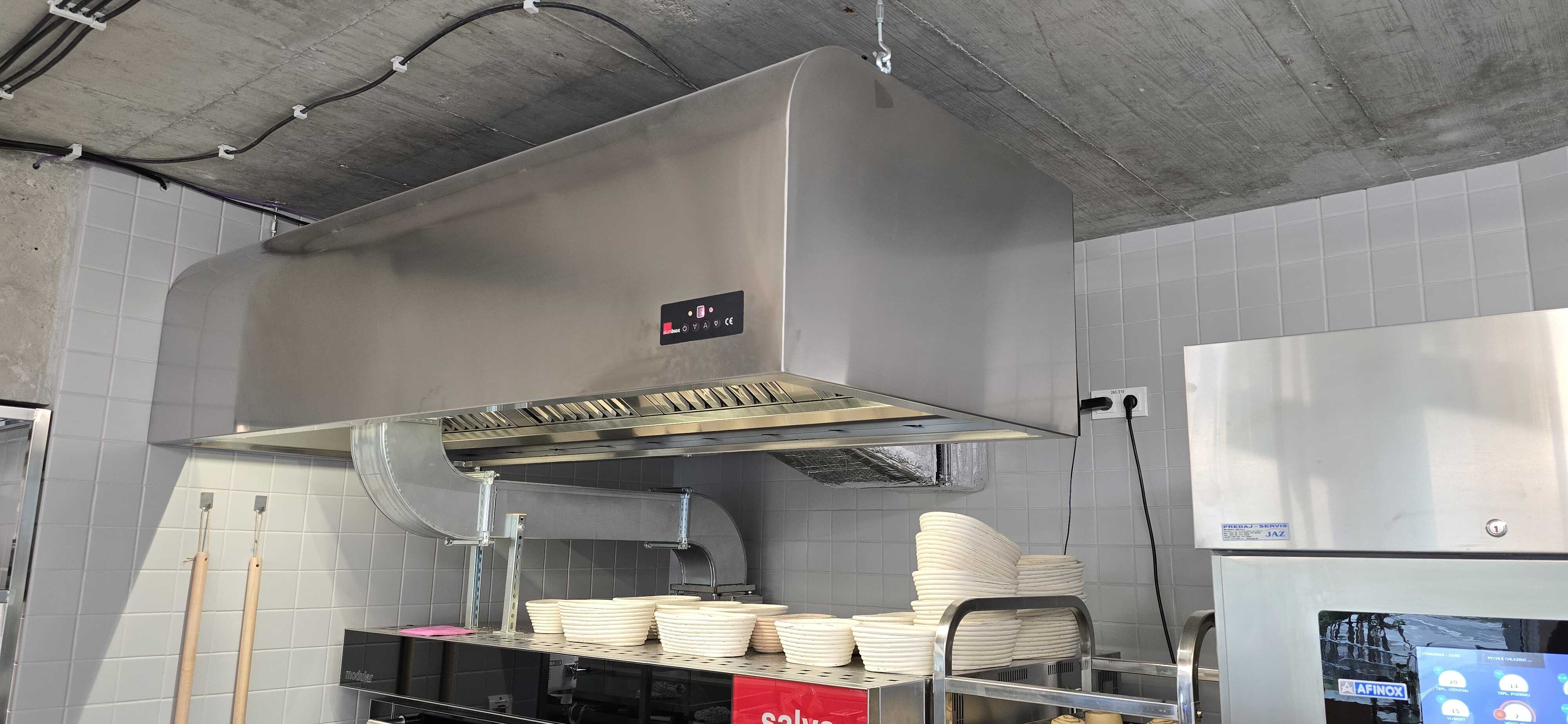 Odsávač pár nástenný s ventilátorom